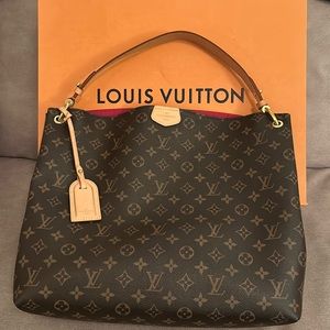 LV Graceful barely used in a great condition, smoke free and pet free house.
